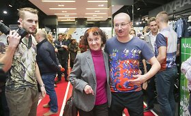 Aleksandras Pogrebnojus pristatė labdaringą suknelių ir mar&scaron;kinėlių kolekciją  