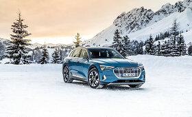 Elektromobilis , turintis virtualius veidrodėlius, &bdquo;Audi e-tron&ldquo;