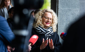 Au&scaron;rinė Armonaitė Luki&scaron;kių aik&scaron;tėje pristatė Laisvės partijos pasiūlymus, kaip padidinti finansavimą valstybės gynybai