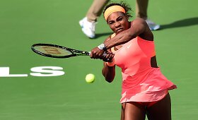 Serena Williams sunkiai, bet pateko į ketvirtfinalį Indian Velse