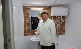 Kim Jong Unas pristatė naują daugiabučių kompleksą