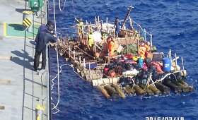 Plausto &bdquo;Kon-Tiki 2&ldquo; įgula evakuota netoli Čilės krantų