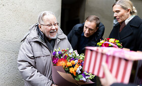 Bendraminčiai ir draugai sveikino pirmąjį atkurtos nepriklausomos Lietuvos valstybės vadovą, profesorių Vytautą Landsbergį 91-ojo gimtadienio proga
