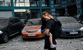 Kyjivas po naktinės Rusijos atakos &ndash; apgriautas daugiabutis