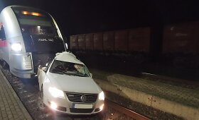 Traukinio ir automobilio susidūrimas