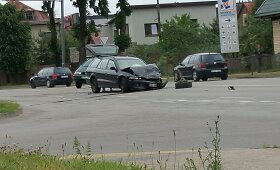 Kauno Raudondvario plente susidūrė automobiliai