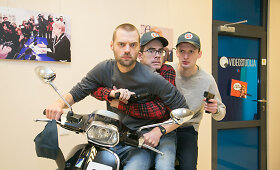 Filmo &bdquo;Gautas i&scaron;kvietimas&ldquo; kūrybinė komanda Žmonės.lt redakcijoje