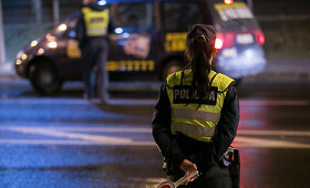 Naktinio kelių policijos reido Vilniuje akimirkos