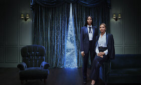 Kalėdinė &bdquo;Burberry&ldquo; reklama su Naomi Campbell ir kitais garsiais veidais