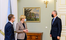 Prezidentas susitiko su Ministre Pirmininke Ingrida &Scaron;imonyte ir sveikatos apsaugos ministru Arūnu Dulkiu