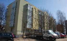 Tel&scaron;iuose renovuojamas daugiabutis kelia įtarimų gyventojams