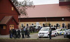 Įtariamasis Lisos Holm nužudymu atvežtas į nusikaltimo vietą