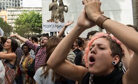 Brazilijos valdžios vairą perėmusio Temero politinę idilę temdo protestai