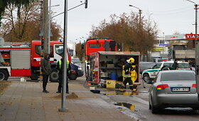 Panevėžyje i&scaron; sunkvežimio i&scaron;kritęs krovinys apgadino &bdquo;Audi&ldquo;