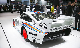 &bdquo;Porsche&ldquo; automobilių stendas Frankfurto automobilių parodoje