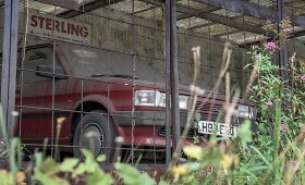 30 metų apleistoje pardavimo aik&scaron;telėje Derbi&scaron;yre &ndash; užsilikę automobiliai