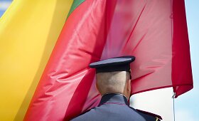 Valstybės vėliavos pakėlimo ceremonija Nepriklausomybės aik&scaron;tėje, Vilniuje