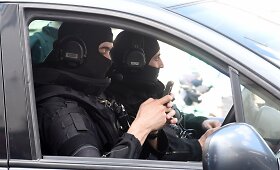 Paryžiuje sulaikytas vyras, &scaron;audęs netoli lapkritį puldinėtų kavinių