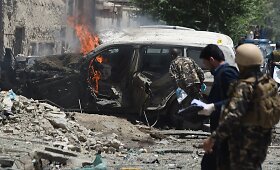 Kabule prie&scaron; NATO pajėgas nukreipta mirtininko sprogdintojo ataka