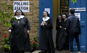 Britanijos rinkėjai balsuoja istoriniame referendume dėl tolesnės &scaron;alies narystės Europos Sąjungoje