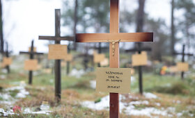 Benamių, vieni&scaron;ų ar neatpažintų žmonių kapinės Karveli&scaron;kėse