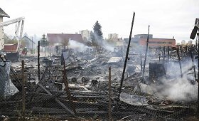 Vilniaus Ukmergės gatvėje sudegė Centrinė ūkininkų turgavietė