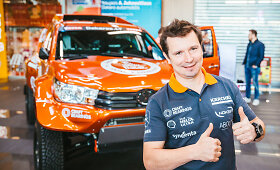 Antanas Juknevičius nepasisotino Dakaru &ndash; pristatė savo naują &bdquo;Overdrive Hilux&ldquo;