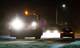 Sostinės keliuose &ndash; pūgos ir plikledžio spąstai vairuotojams