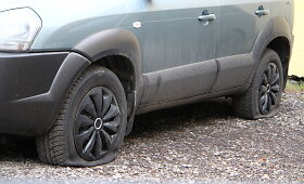 Panevėžyje subadytos septynių automobilių padangos