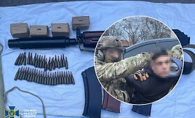 Ukrainos saugumo tarnybos laimikis &ndash; nelegalūs granatsvaidžiai, kala&scaron;nikovai, snaiperių &scaron;autuvai ir kulkos
