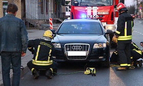 Panevėžio ugniagesiai vadavo po &bdquo;Audi&ldquo; įstrigusį partrenktą &scaron;unį