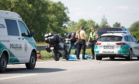 Greitkelyje Kaunas&ndash;Klaipėda žuvo motociklo BMW vairuotoja