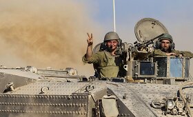Izraelis mobilizavo dar 16 tūkst. karių tęsiantis karinėms operacijoms Gazos Ruože