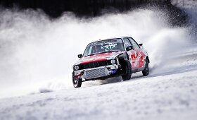 Pasivažinėjimas automobiliais ant ledo