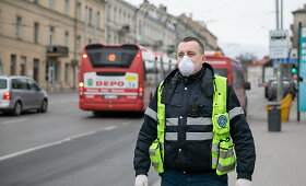 Srautų koordinavimas ir dezinfekcija vie&scaron;ojo transporto stotelėse Vilniuje