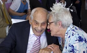 Britų pora tapo seniausiais pasaulyje jaunavedžiais