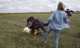 Operatorė, apspardžiusi nuo policijos bėgusius migrantus