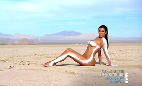 Kim Kardashian dykumoje fotografavosi visi&scaron;kai nuoga