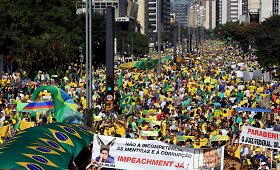 Brazilai reikalauja prezidentės Dilmos Rousseff apkaltos