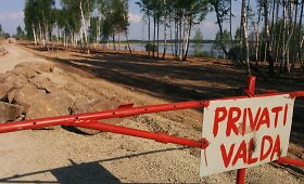 &Scaron;iaulių vandens telkinių pakrantės darosi vis sunkiau prieinamos