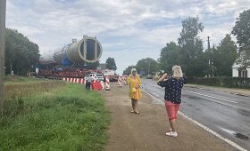 Smalsuoliai plūsta į Židikus &ndash; pasižiūrėti krovinio