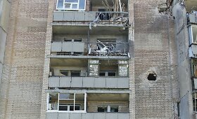 Slovjanske civiliai slepiasi sprogimų nuniokotuose daugiabučių rūsiuose 