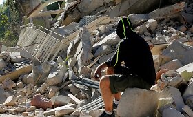 Po žemės drebėjimo Italijoje humanitarinė pagalba ir besitęsiančios dingusių žmonių paie&scaron;kos