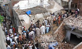 Pakistane sugriuvus mečetei žuvo mažiausiai 24 žmonės