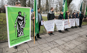 Protesto akcija prie Kalėjimų departamento