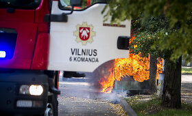 Vilniuje, Apkasų gatvėje, degė &scaron;iuk&scaron;lių konteineriai