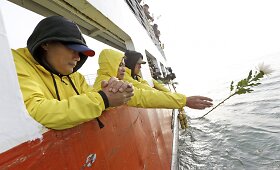 Pietų Korėjoje paminėtos &bdquo;Sewol&ldquo; kelto tragedijos metinės