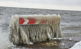 Rytų vėjas Kur&scaron;ių nerijoje sukūrė ledo skulptūras