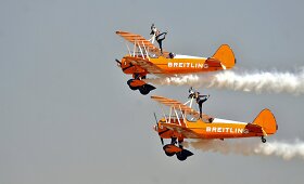 Akrobatų pasirodymais prasidėjo 2015-ųjų Indijos oro &scaron;ou