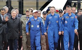 Kazachstane nusileido kapsulė su trimis astronautais